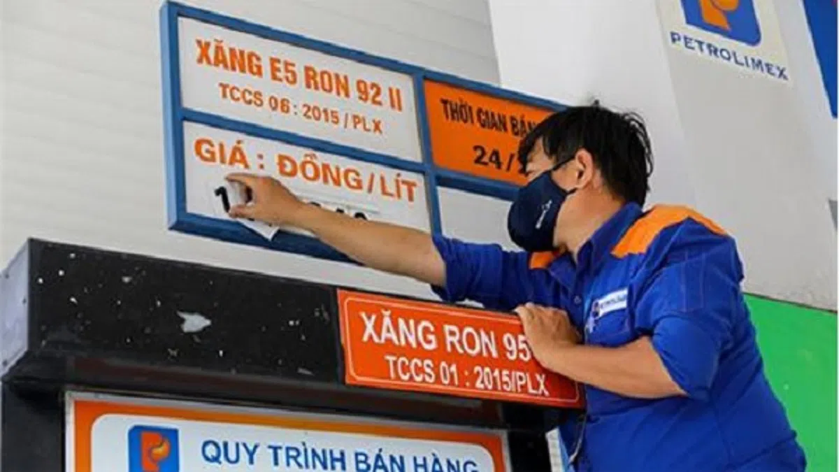 Giá xăng hôm nay đột ngột quay đầu giảm sau khi phá kỷ lục