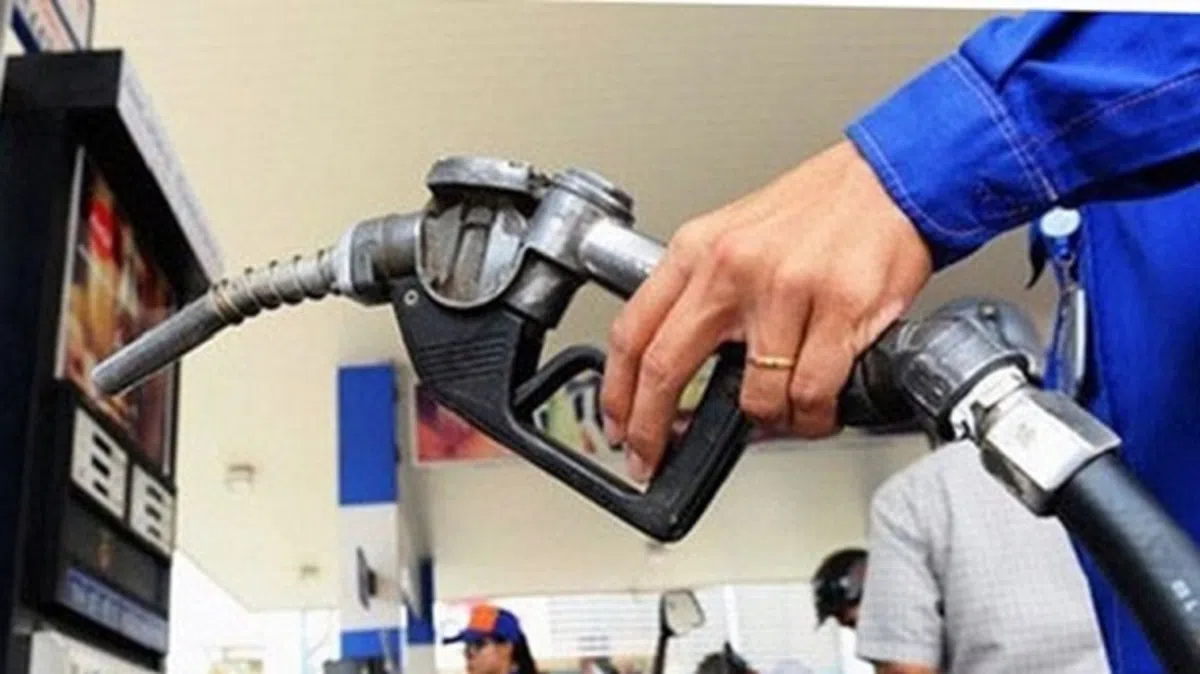 Giá xăng dầu hôm nay ngày 5/8: Lại quay đầu tụt sâu