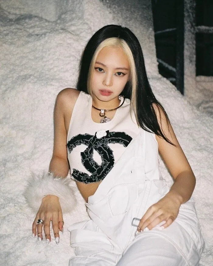 Thái độ cua gắt của Jennie (BlackPink) sau khi bị phát tán loạt ảnh nhạy cảm trong bồn tắm