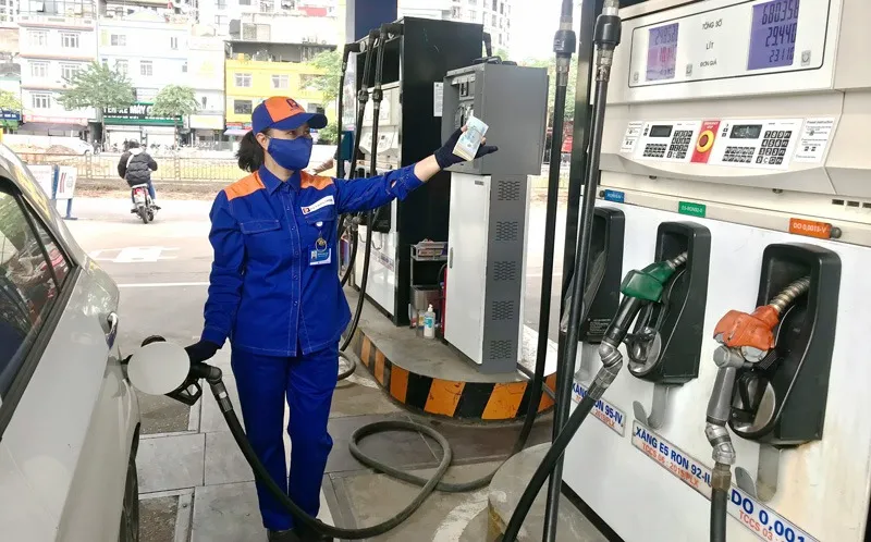Ngày mai, giá xăng dầu có thể bật tăng mạnh sau 4 lần giảm liên tiếp