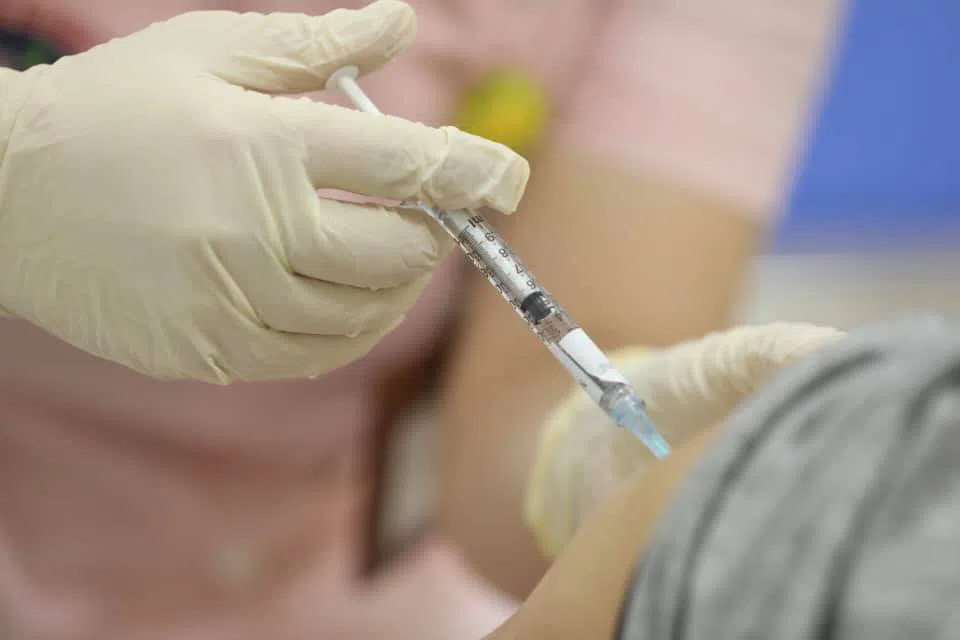 NÓNG: Bộ Y tế ban hành hướng dẫn mới nhất về tiêm phòng vaccine COVID-19