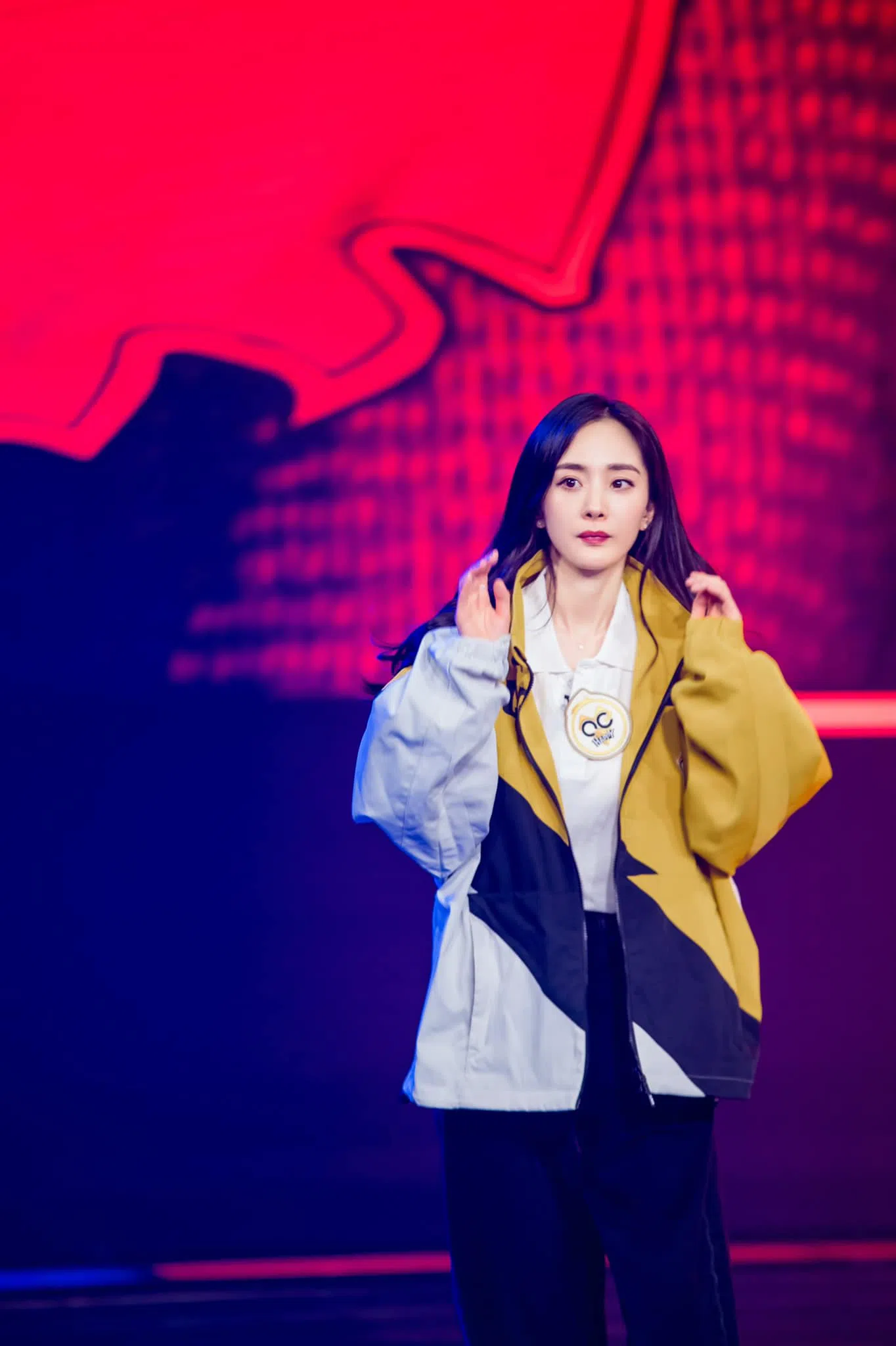 Tin nóng Cbiz ngày 2/7: Vương Nguyên mở concert , sao nữ bị tẩy chay, phát hiện ‘bản sao’ Lệ Dĩnh