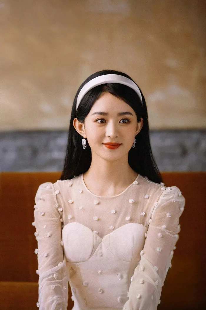 Tin nóng Cbiz ngày 8/8: Vụ ly hôn rúng động, Lệ Dĩnh được ưu ái, Tịnh Y ‘cọ’ Bạch Lộc, phim Lộ Tư bị nghi vấn