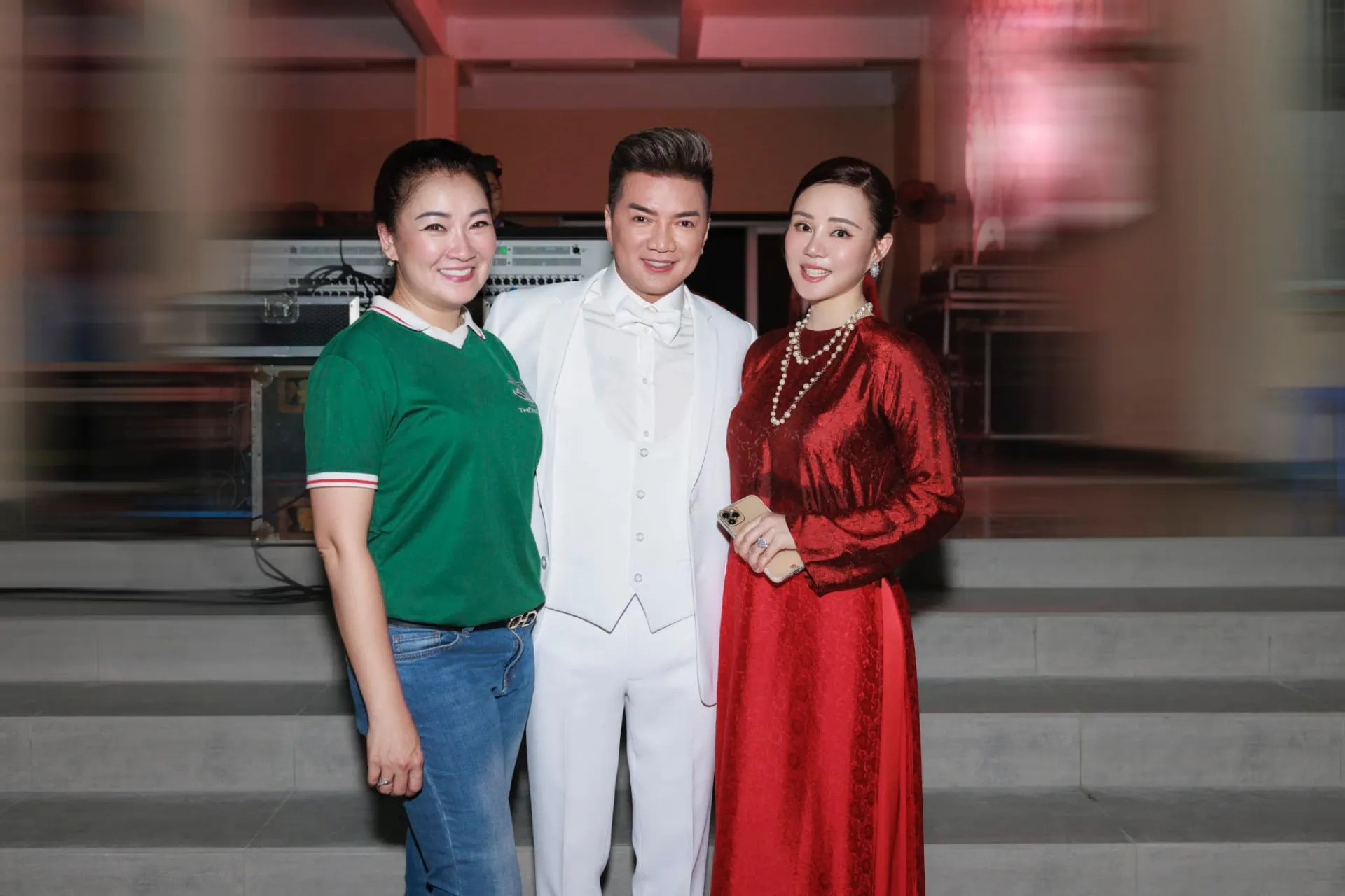 Vy Oanh - Đàm Vĩnh Hưng bị phát giác có điểm chung hậu đấu tố với bà Phương Hằng, dân mạng tá hỏa