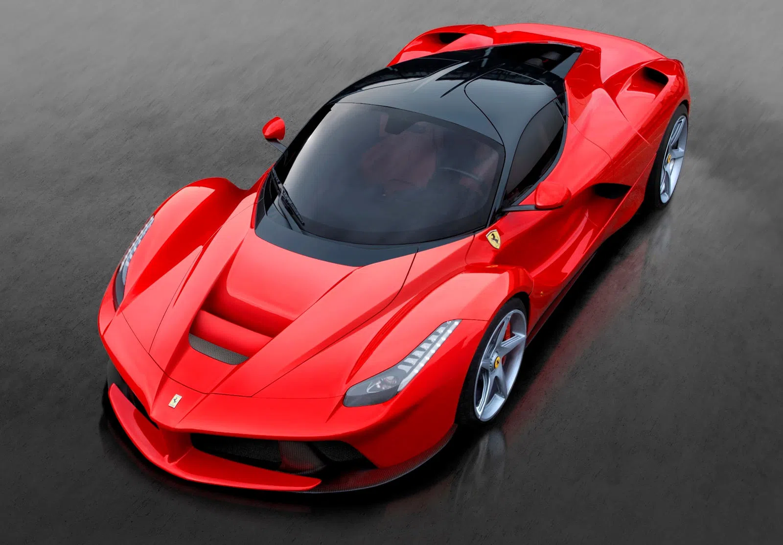 Nghẹt thở khoảnh khắc bảo vệ lái chiếc Ferrari LaFerrari tông thẳng vào tường, thái độ chủ xe gây sốc