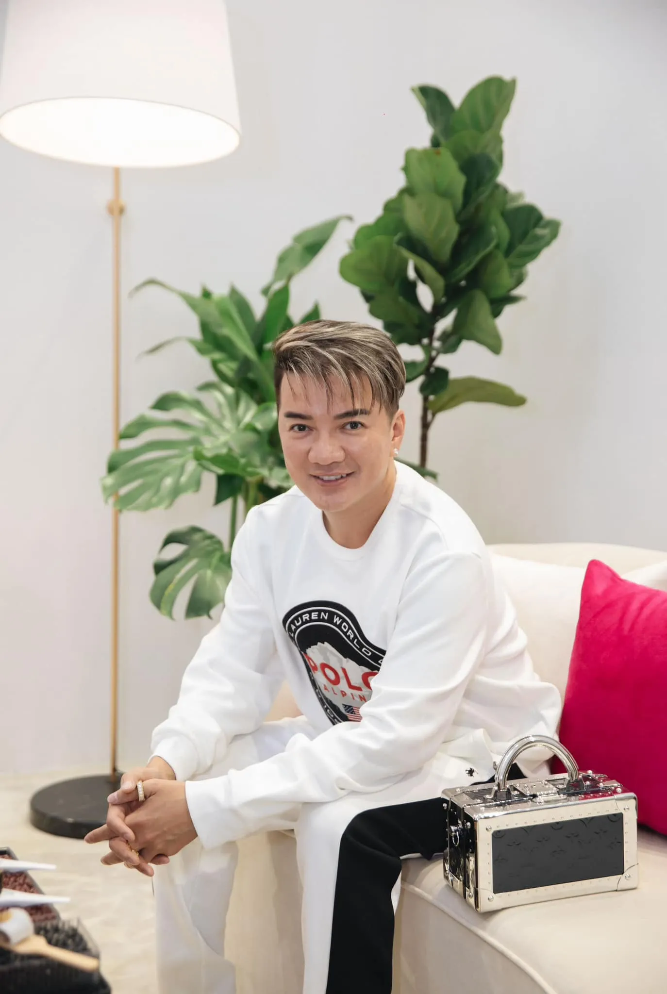 Sau ly hôn bầu show đình đám, Đàm Vĩnh Hưng 'buột miệng' tiết lộ có người yêu, CDM truy lùng danh tính