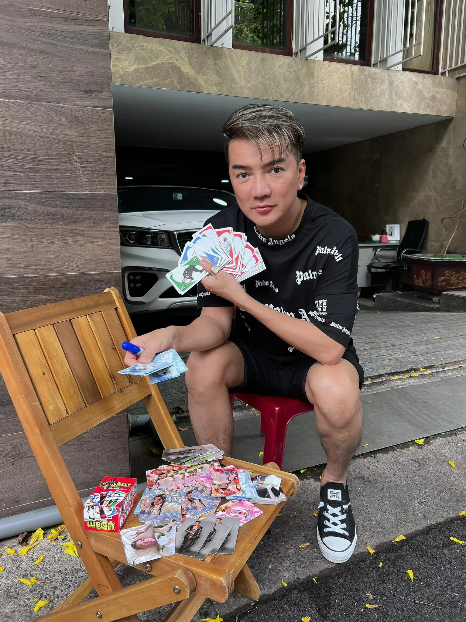 Sau ly hôn bầu show đình đám, Đàm Vĩnh Hưng 'buột miệng' tiết lộ có người yêu, CDM truy lùng danh tính