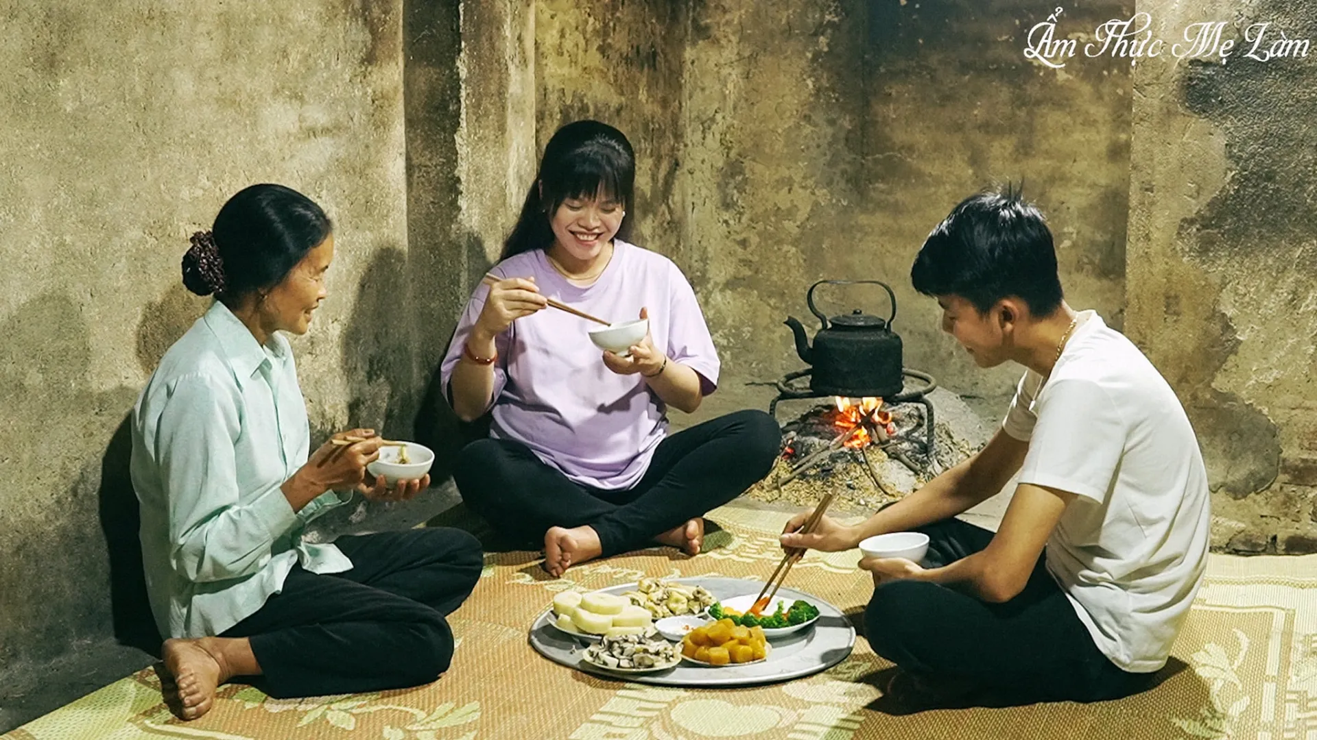 Video: Hành trình 8 năm chủ kênh 'Ẩm thực mẹ làm' xây biệt thự tặng mẹ, CDM nghẹn ngào trước nghị lực