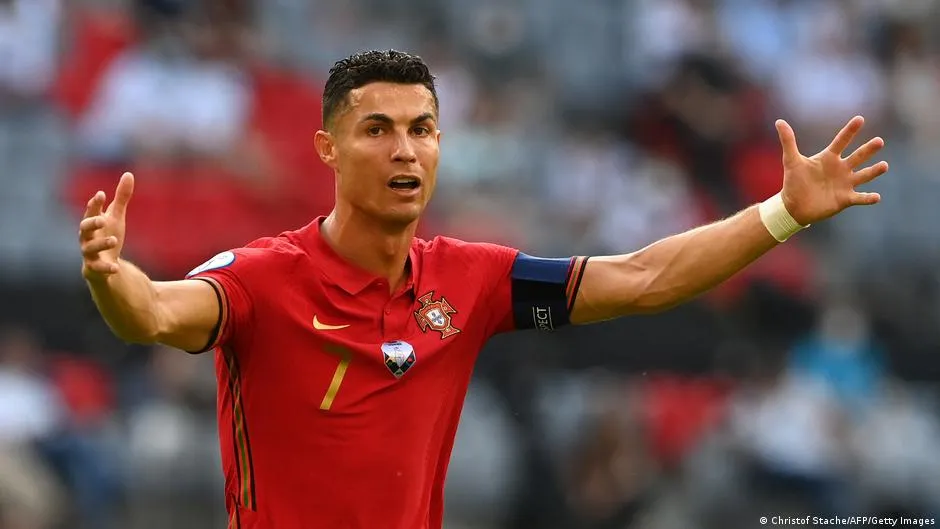 Hành động ngớ ngẩn, chị gái Ronaldo lại tự tay ‘đốt nhà’ em trai 194632