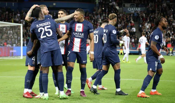 ‘Phép thuật’ của Messi khiến ‘kẻ ngông cuồng’ Mbappe phục sát đất 196073