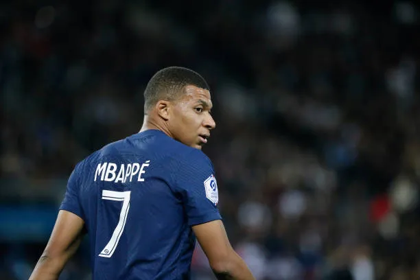 Nóng: Quá ngông cuồng, PSG đã sẵn sàng đẩy Mbappe sang Ngoại hạng Anh 201236