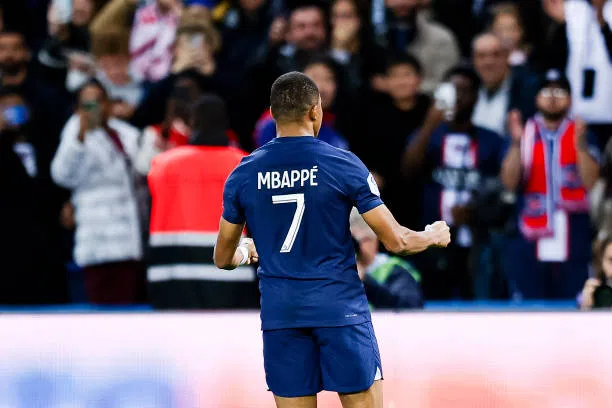 Nóng: Quá ngông cuồng, PSG đã sẵn sàng đẩy Mbappe sang Ngoại hạng Anh 201238