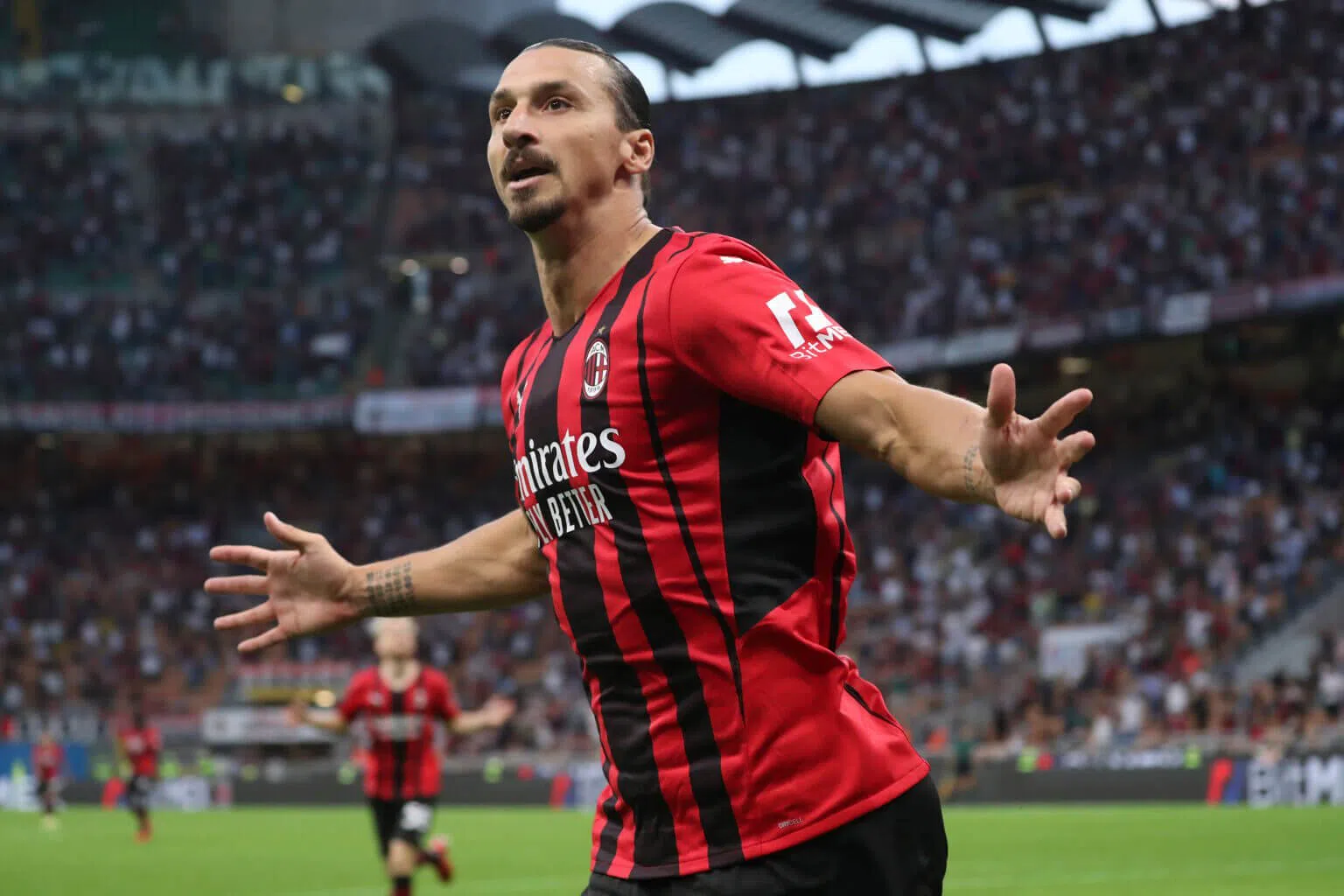 Chính thức: Ibrahimovic gia hạn hợp đồng với Milan 155636