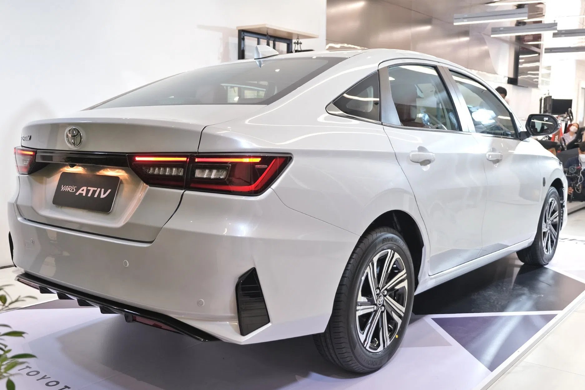 toyota-camry-2023-5