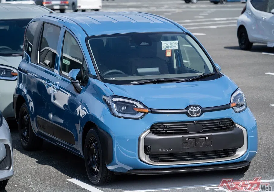 toyota-sienta-2023-8