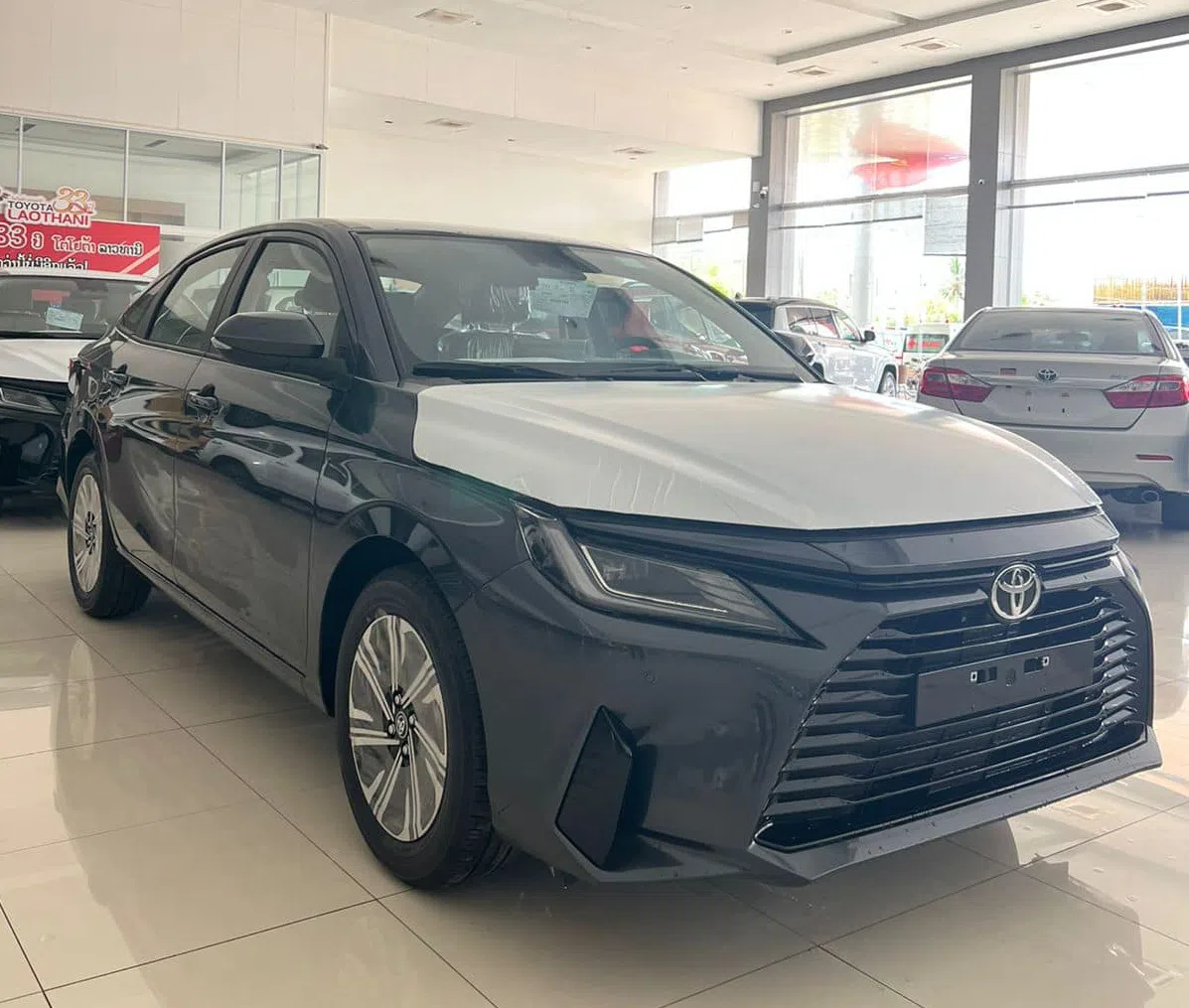 Toyota Vios 2023 ra mắt tại Lào 