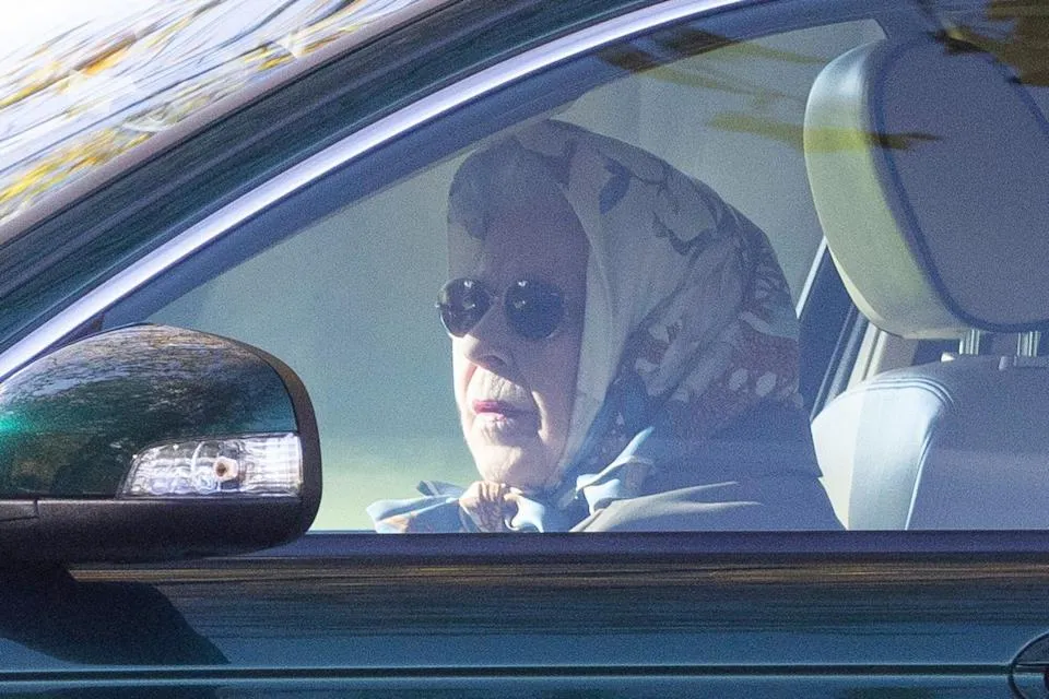 Nữ hoàng Anh Elizabeth II và niềm đam mê với xe cộ đáng kinh ngạc