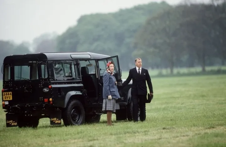 Nữ hoàng Anh Elizabeth II và niềm đam mê với xe cộ đáng kinh ngạc