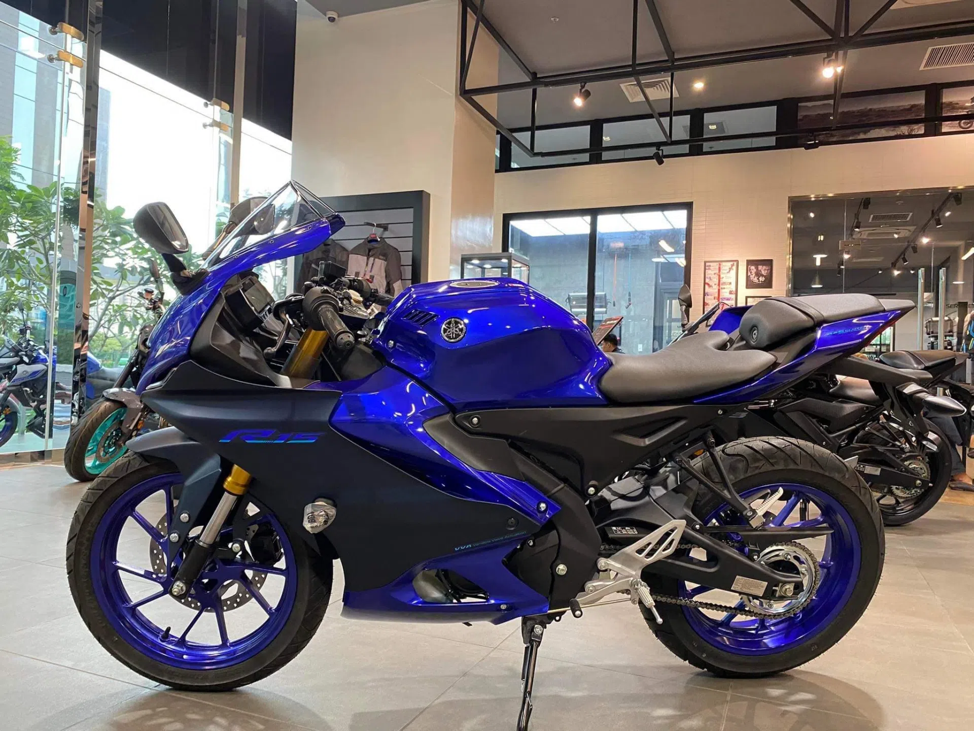 Cận cảnh Yamaha R15 và R15M tại đại lý: thiết kế siêu đẹp, giá từ 78-87 triệu đồng 191910