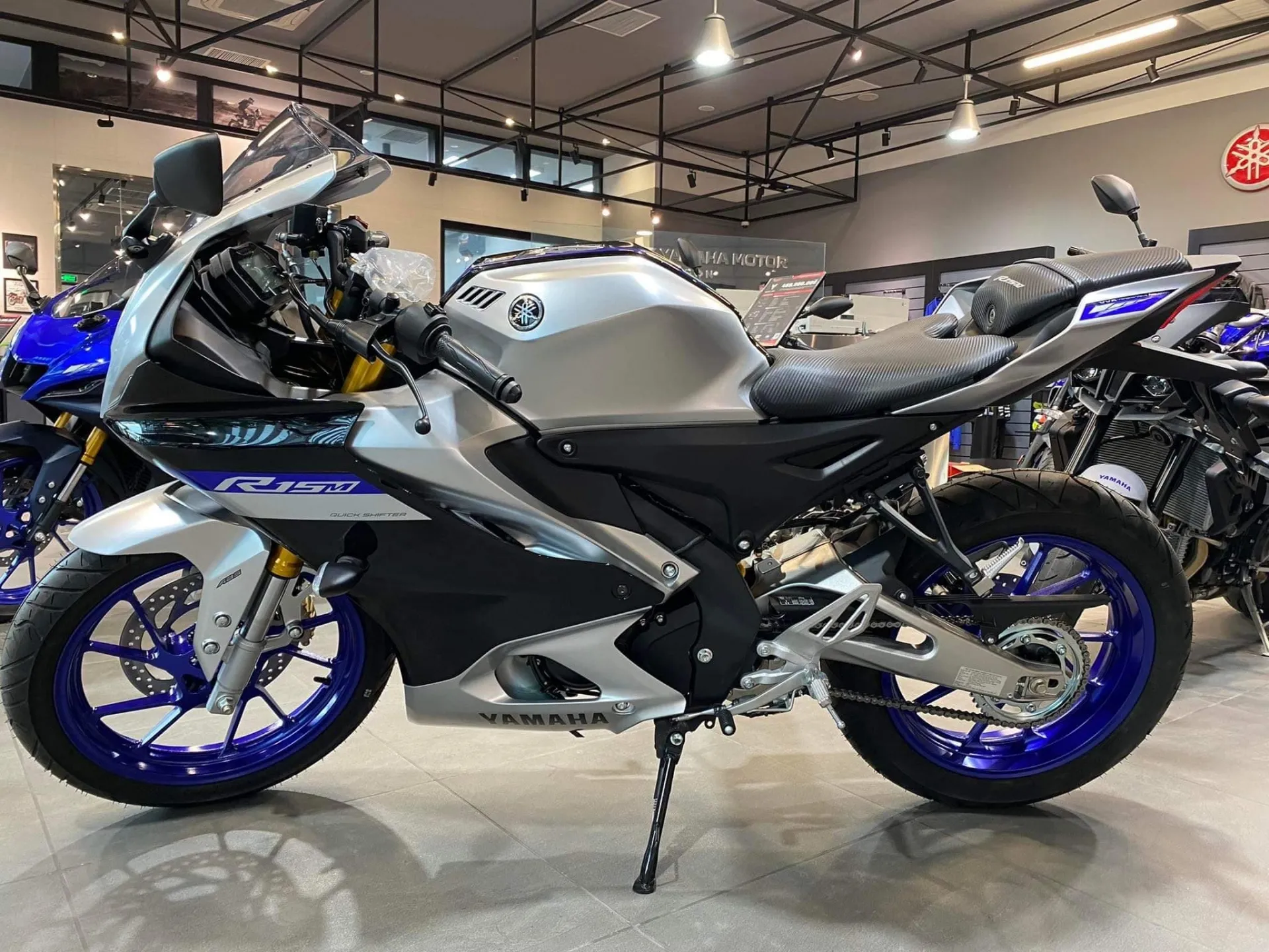 Yamaha-R15M-1