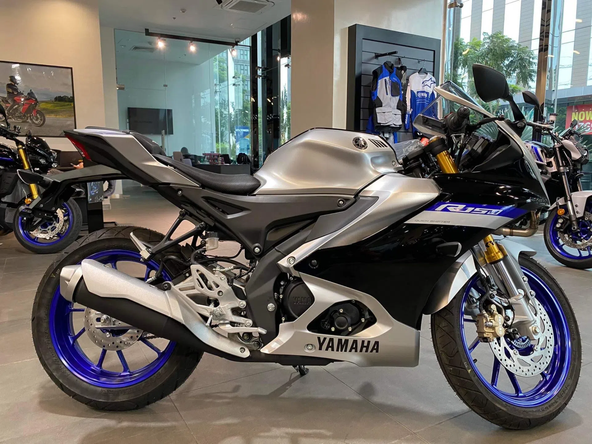 Yamaha-R15M-2