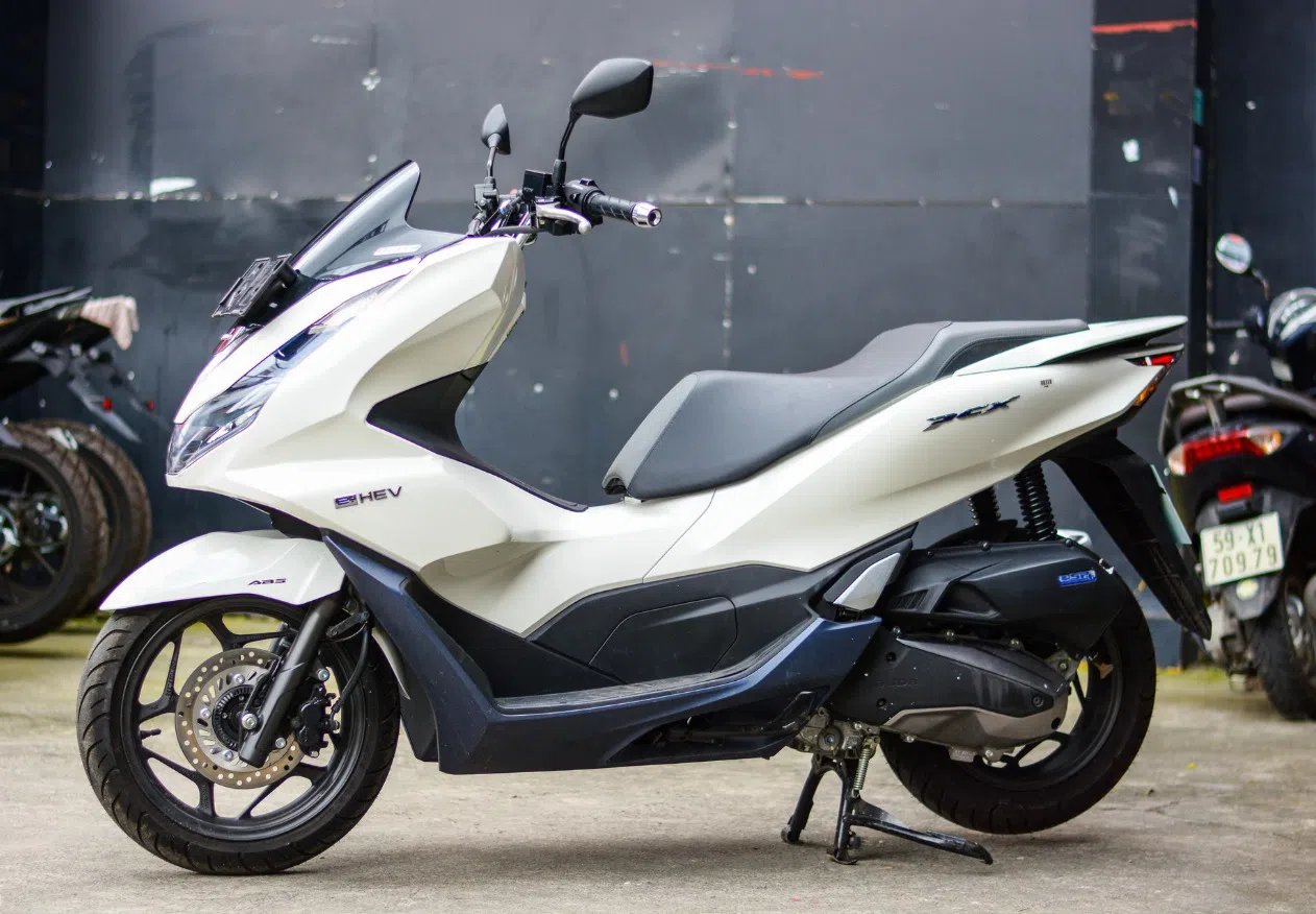 Honda-PCX-eHEV-1