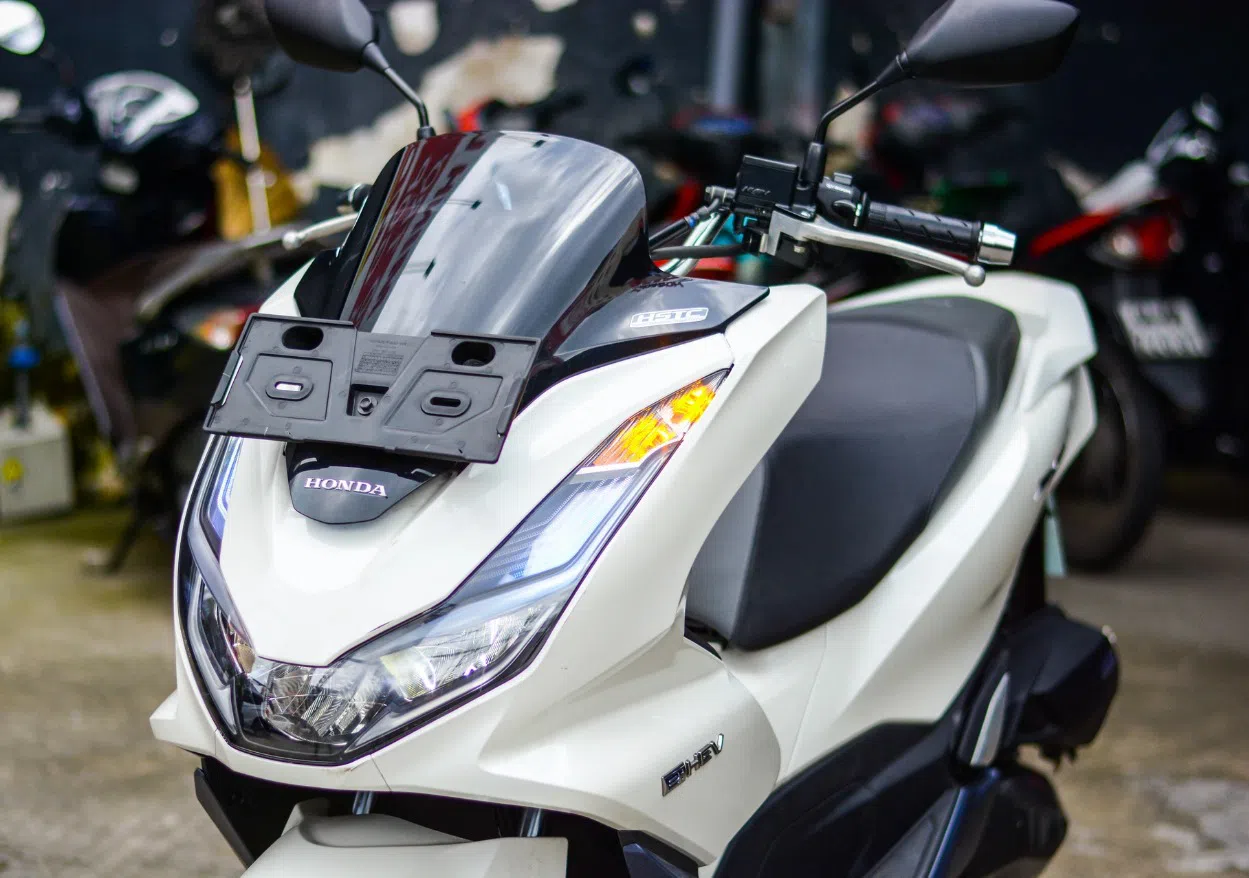 Honda-PCX-eHEV-2