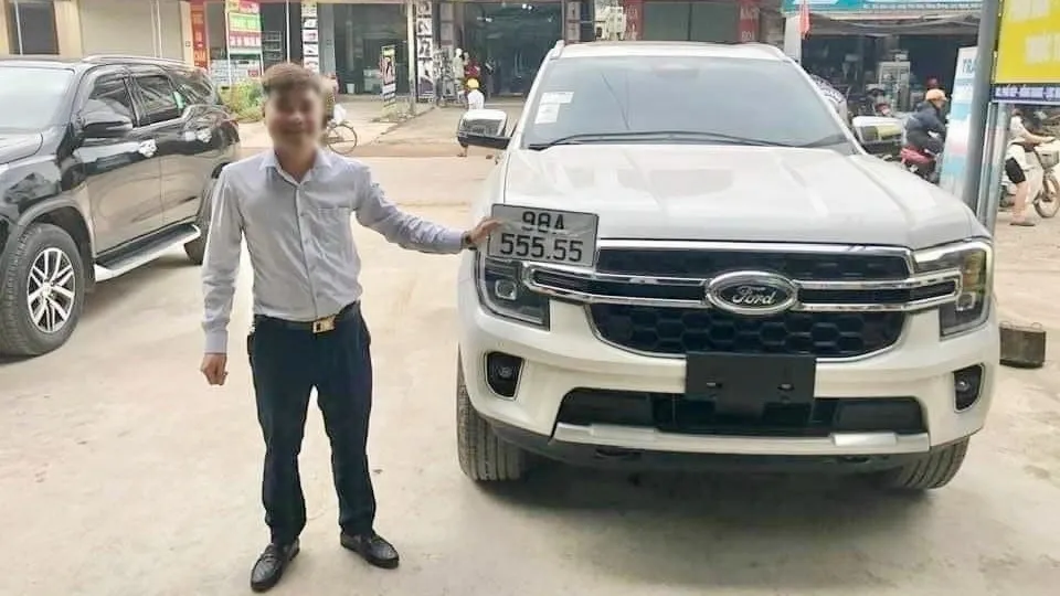 Ford-Everest-2022-1