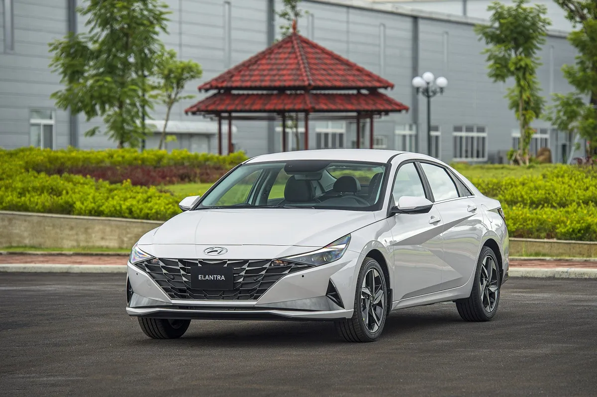 Chi tiết giá lăn bánh Hyundai Elantra 2023 vừa ra mắt: rẻ hơn Mazda 3, Altis 203080