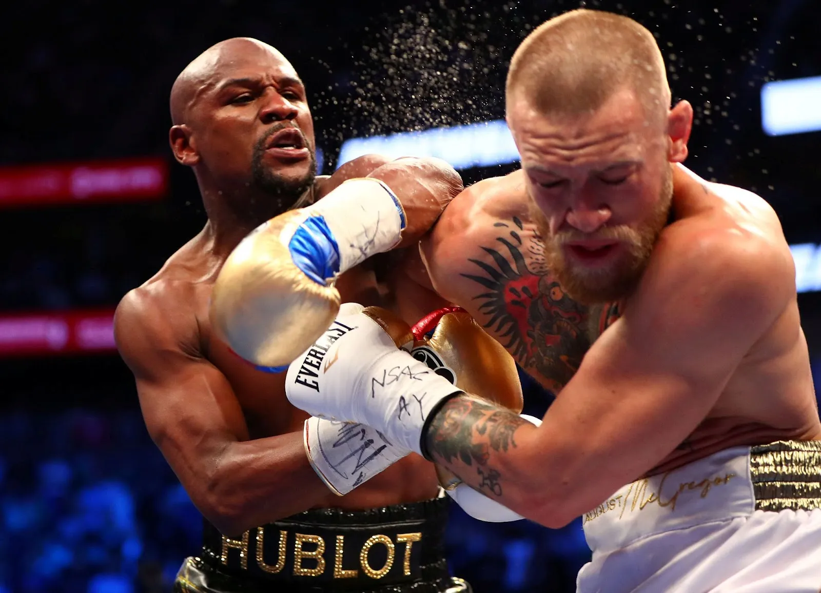 FPT Play phát sóng trực tiếp và độc quyền màn so găng giữa Floyd Mayweather và Mikuru Asakura 190871