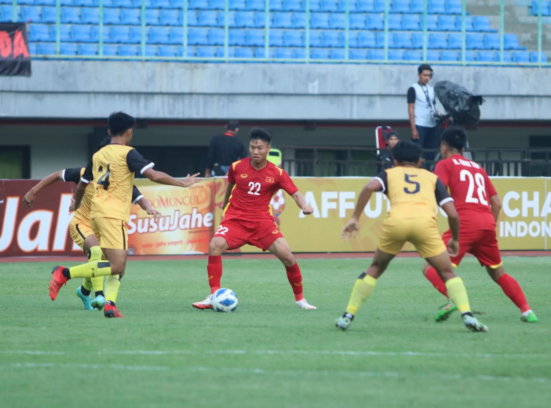 Thắng dễ Brunei, U19 Việt Nam tạm thời vượt qua Thái Lan, Indonesia 155854