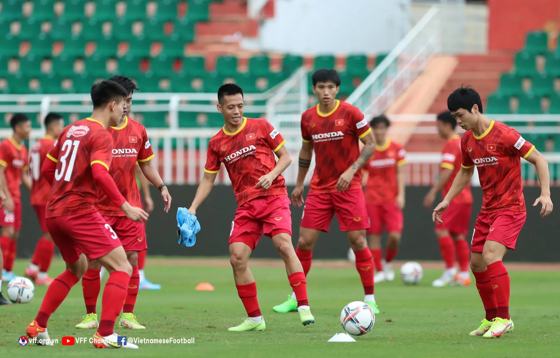Việt Nam vs Singapore: 'Đầu xuôi đuôi lọt' 190188