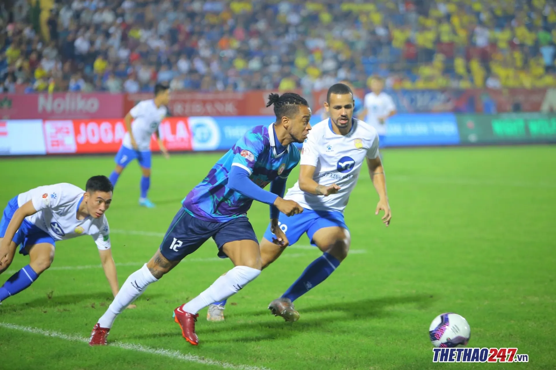 Thắng dễ trước Nam Định, 'PSG Việt Nam' trở lại cuộc đua vô địch 199603