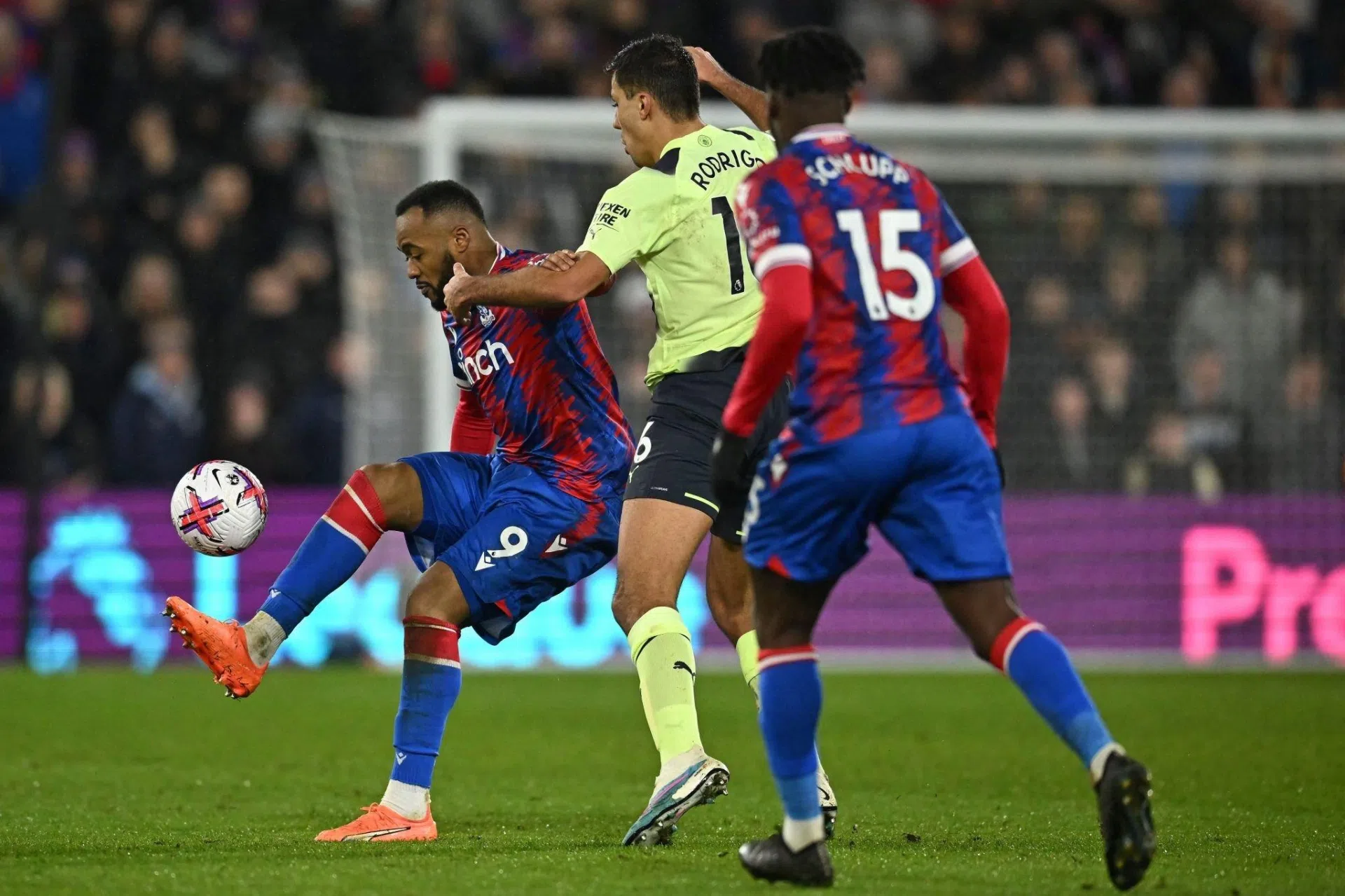 Trực tiếp Crystal Palace 0-0 Man City: Phòng ngự chặt chẽ 257375