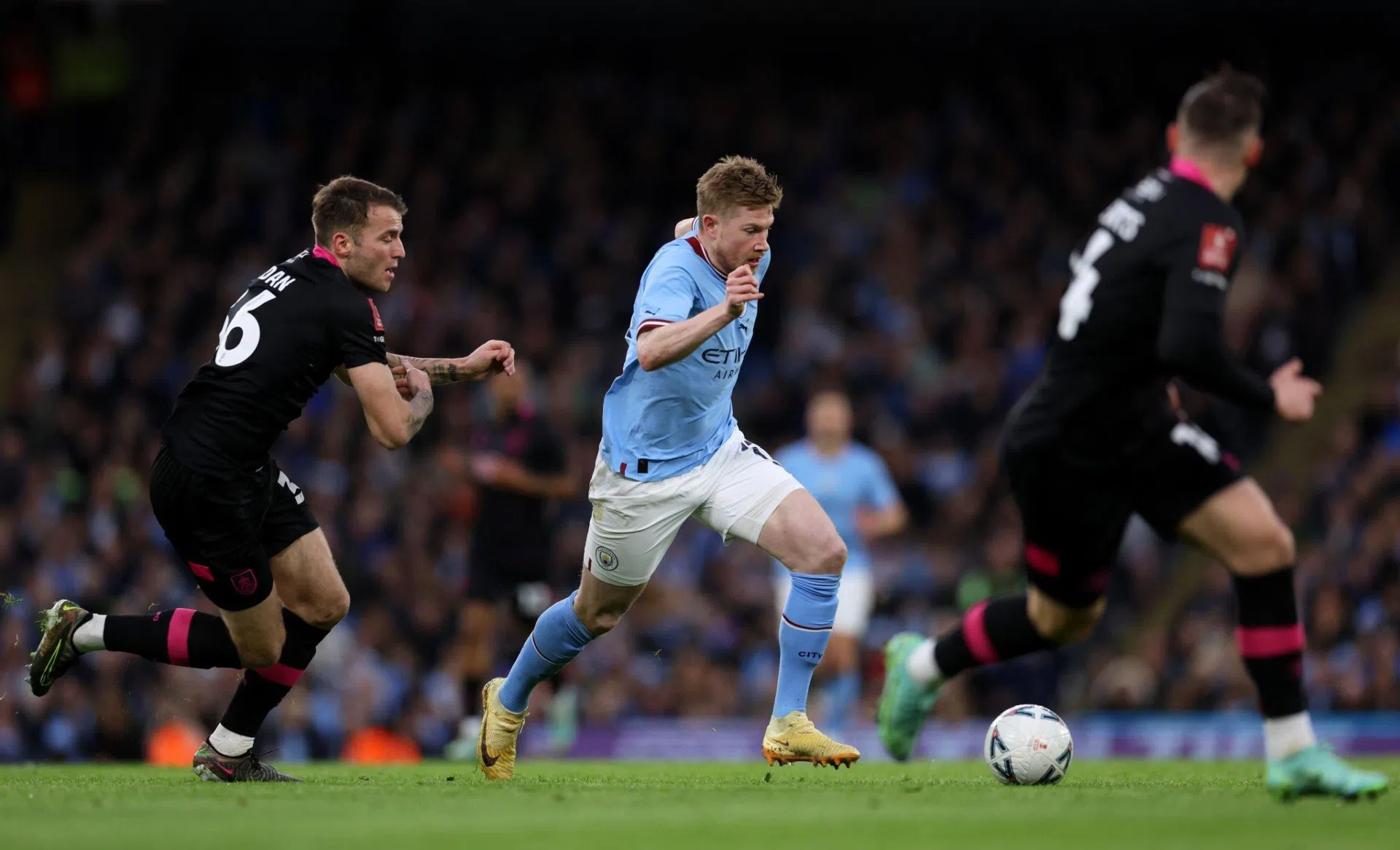 Trực tiếp Man City 0-0 Burnley: Haaland đá chính, Kevin hỗ trợ phía sau 259428