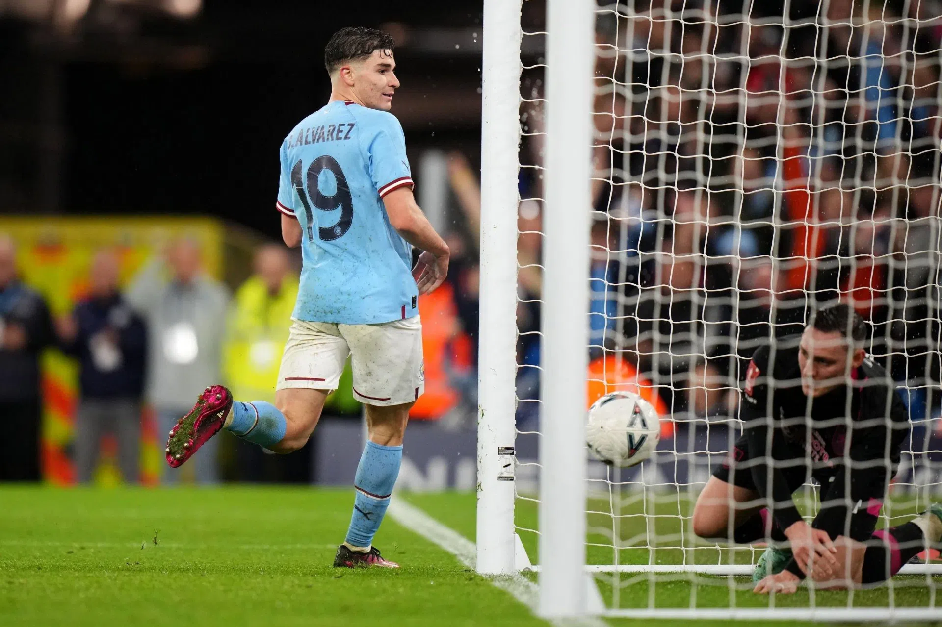 Trực tiếp Man City 6-0 Burnley: Hat-trick dành cho Haaland 259438