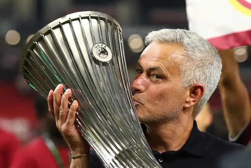 Mourinho chuẩn bị đón 'cạ cứng', quyết tâm xưng vương tại Europa League 162484