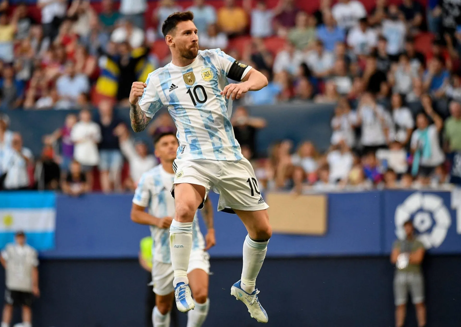 Thần hộ mệnh gõ cửa, Messi đón 'điềm lành' trước thềm World Cup 2022-192490