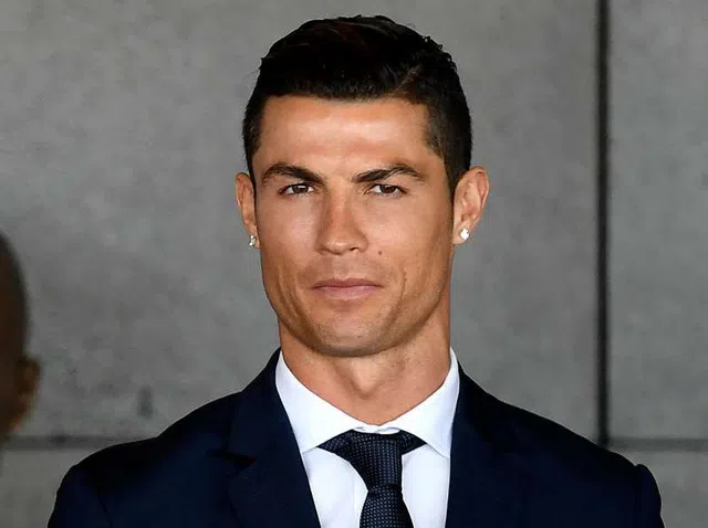 Chia tay Ronaldo, MU khiến 'tất cả bất ngờ' với chủ nhân mới của chiếc áo số 7? 161118