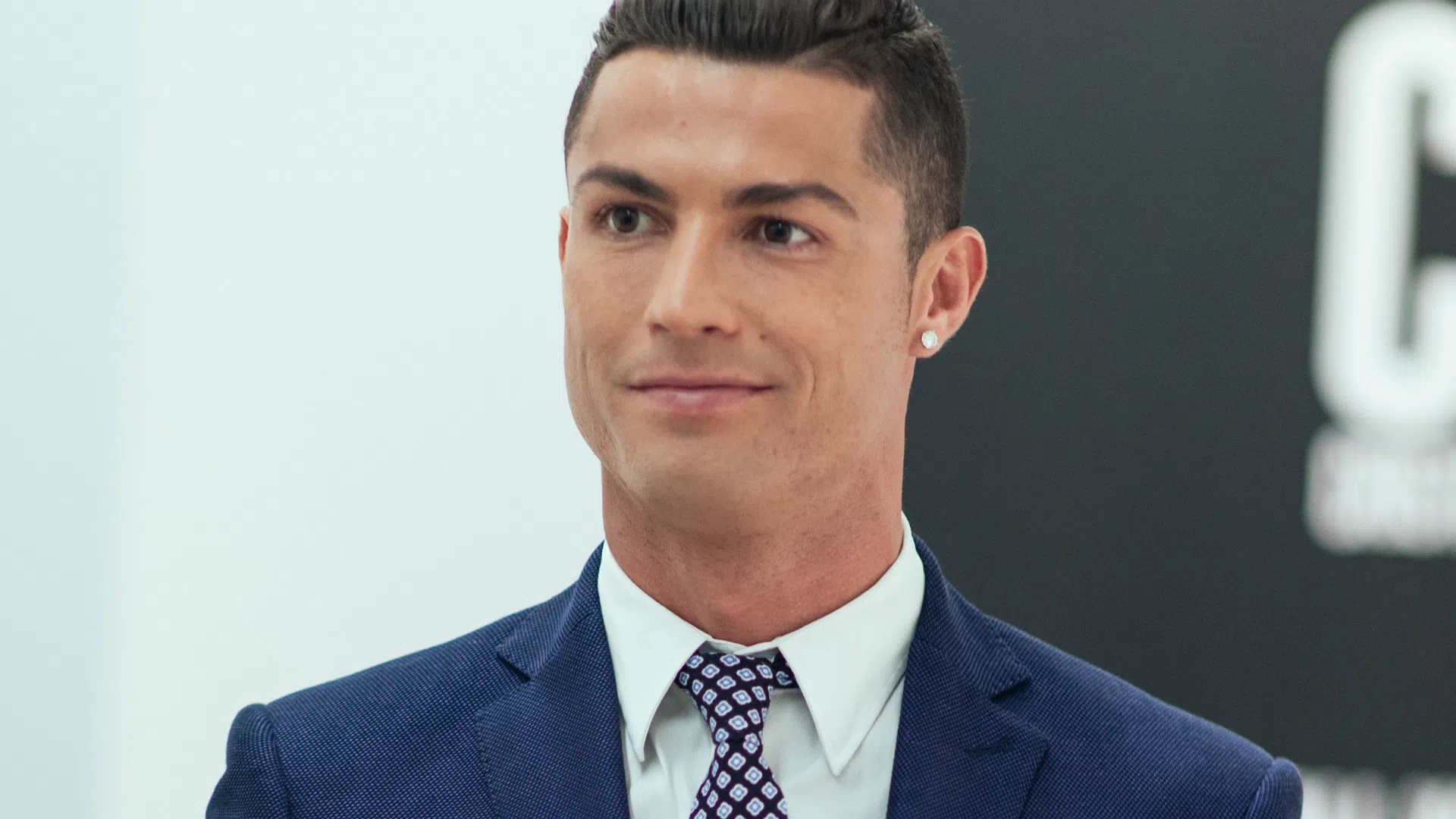 Ronaldo rời MU - Tay săn bàn vĩ đại nhất và bến đỗ cuối cùng của sự nghiệp 178193