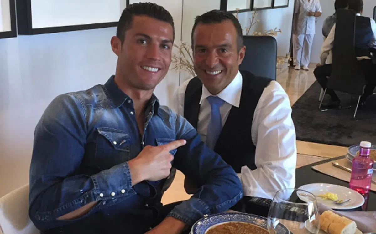 Siêu cò Jorge Mendes 'chốt giá thầu', vụ Ronaldo rời MU coi như đã xong 179690