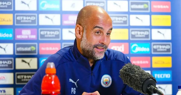 Họp báo Siêu cúp Anh: Pep Guardiola 'nắn gân' Klopp, tuyên bố không khoan nhượng