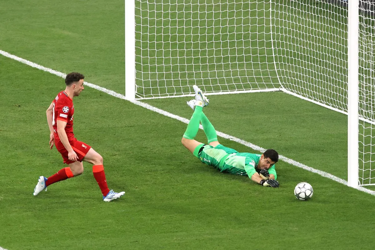 real gap bat loi trong tran tranh sieu cup voi frankfurt