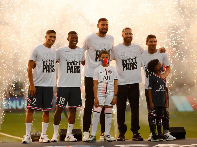 dung tung mbappe qua muc psg nhan trai dang dau tien