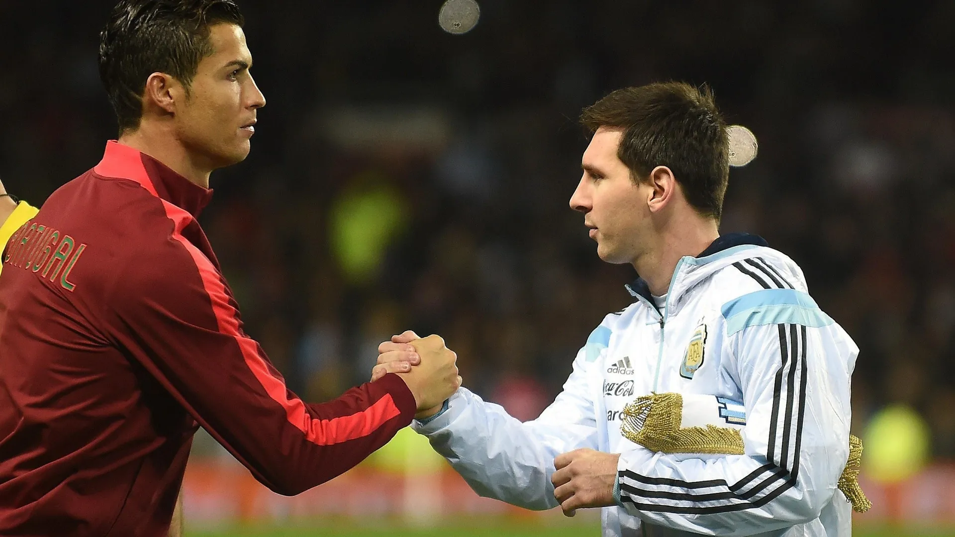Messi lập thêm kỷ lục, Ronaldo chỉ biết 'ngước lên' nhìn 185628
