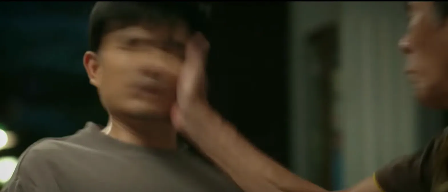 Gia đình mình vui bất thình lình tập 47: Hà, Trâm Anh lần lượt mắng Công, ông Toại làm một hành động gây chú ý