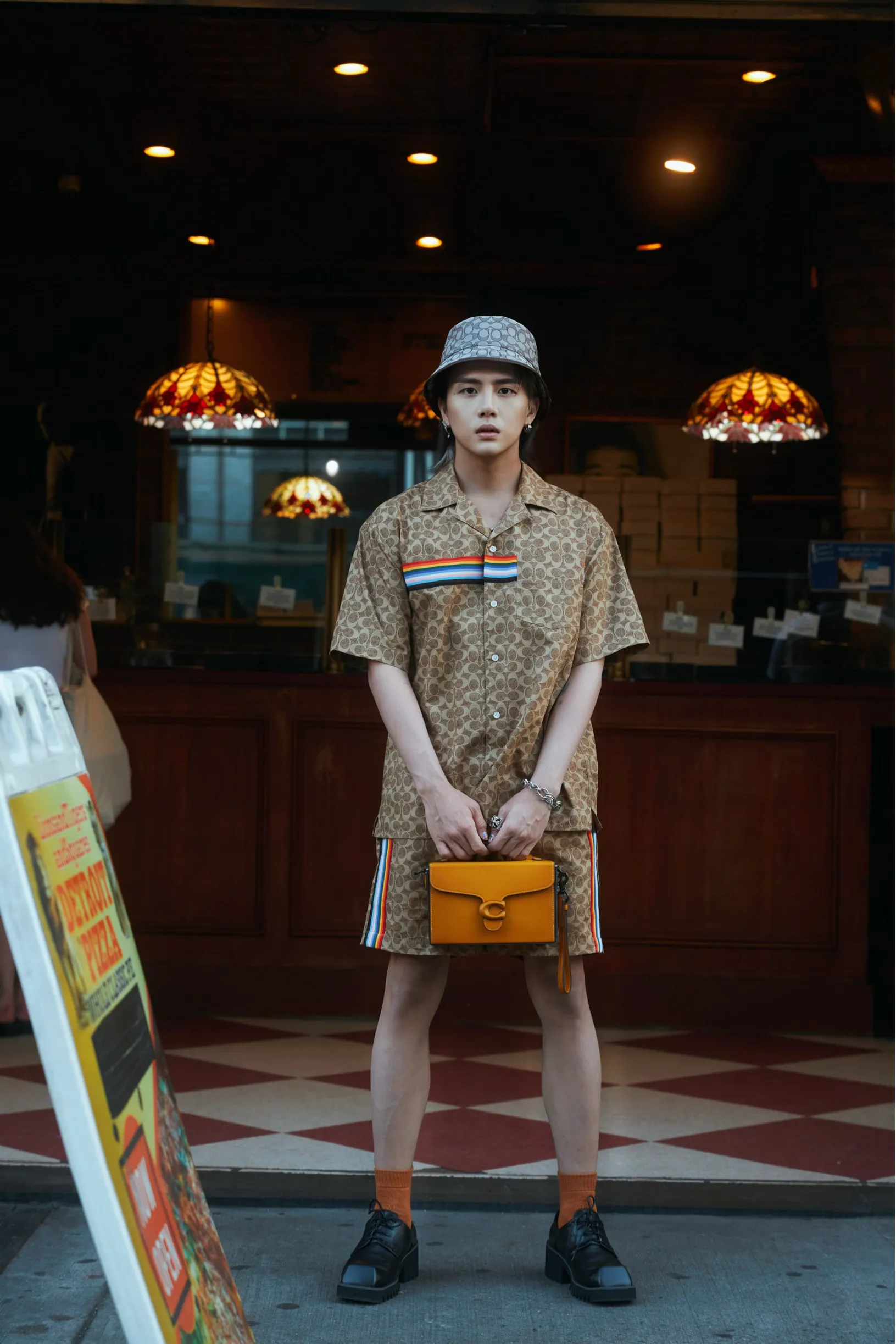 -duy-khanh-tro-thanh-dai-dien-duy-nhat-cua-viet-nam-tham-du-show-coach-tai-tuan-le-thoi-trang-new-york-20231