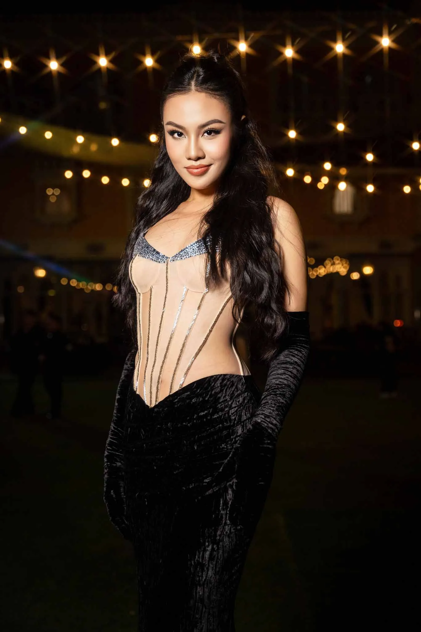 hoa-hau-hhen-nie-a-hau-thuy-tien-trinh-dien-bst-moi-cua-ntk-kien-vu3