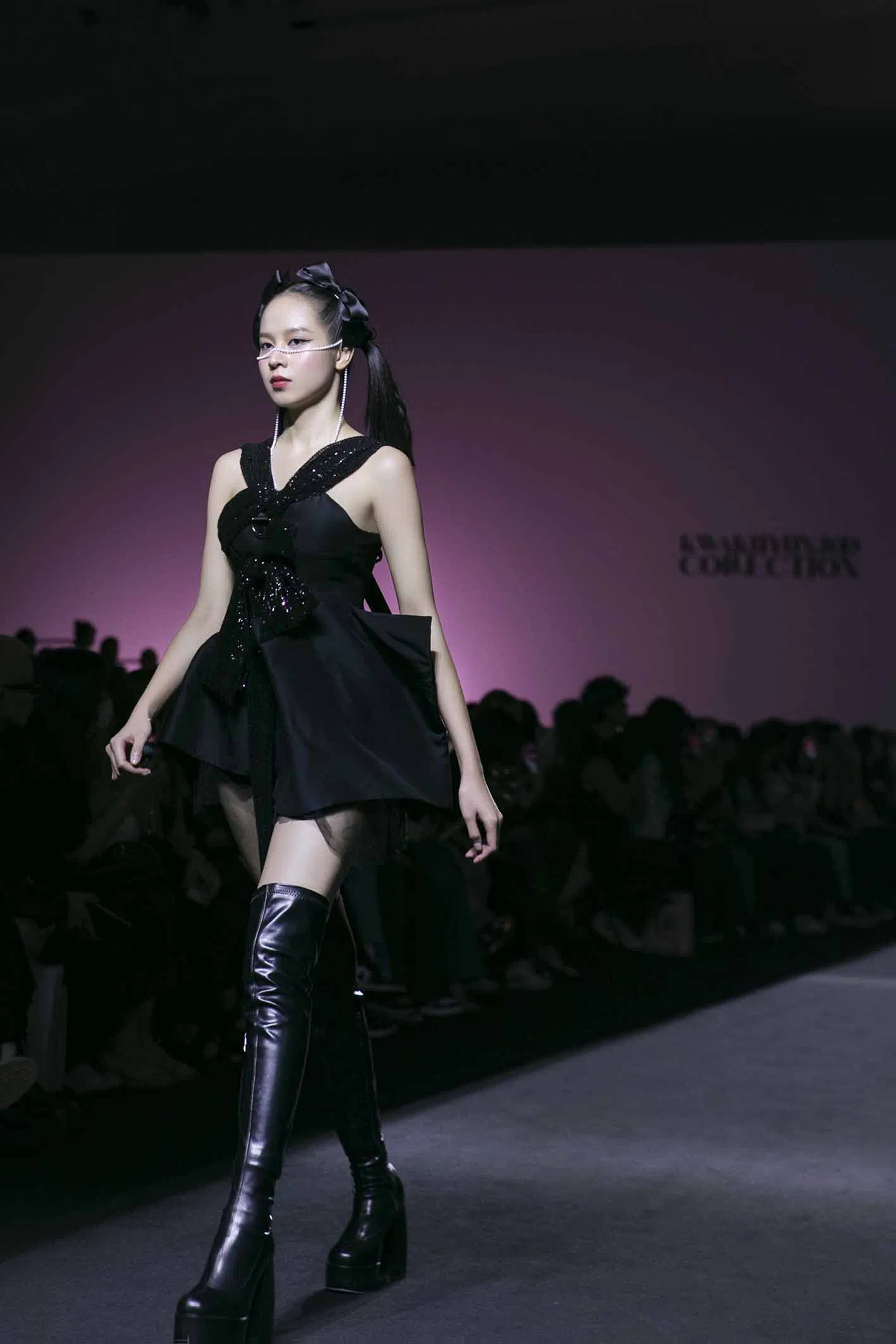 seoul-fashion-week-2023-bao-ha-catwalk-lanh-lung-thu-hut-truyen-thong-quoc-te2