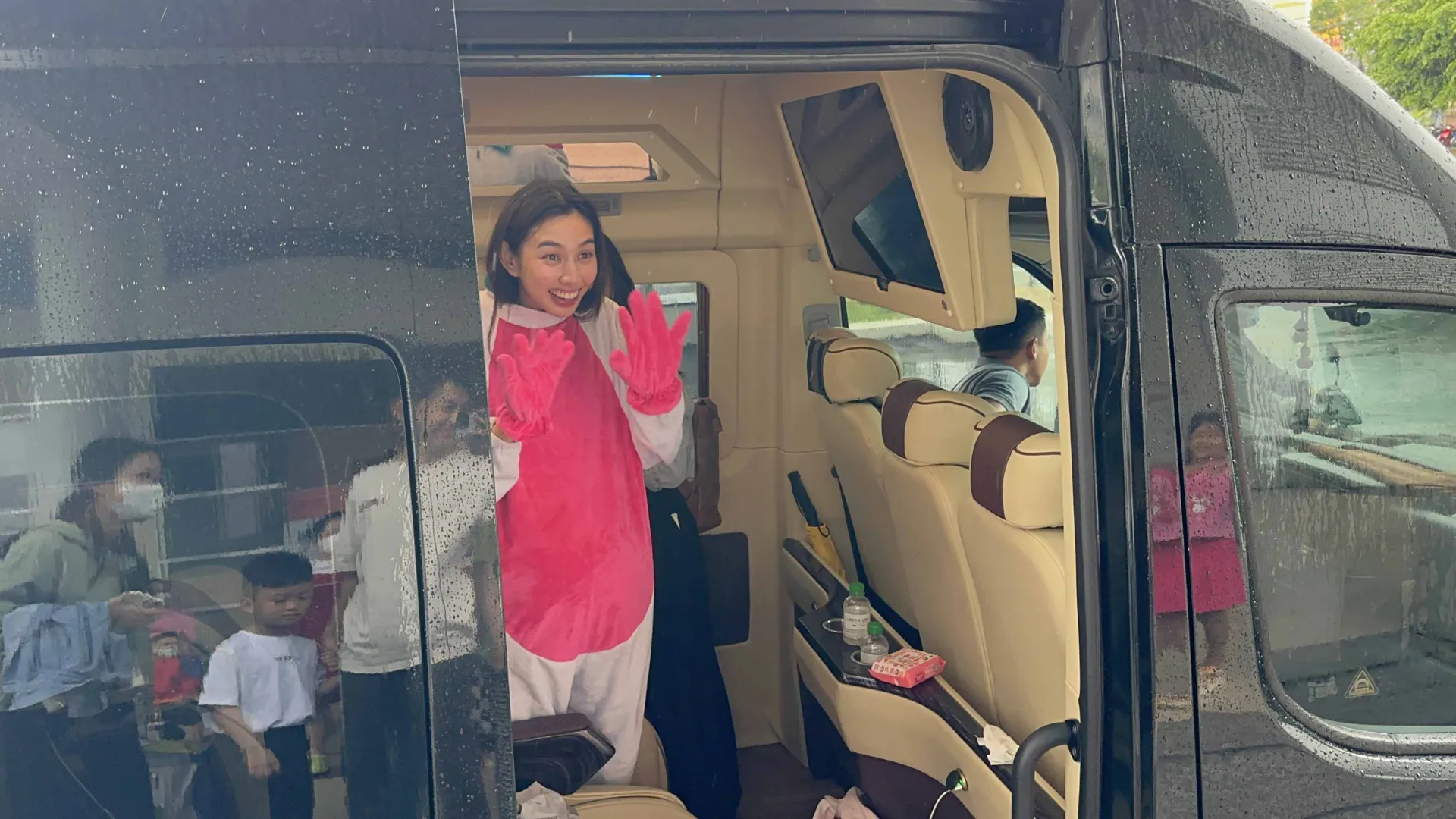 benh-nhi-tai-ca-mau-soc-trang-cuoi-rang-ro-voi-san-choi-do-thuy-tien-trao-tang-1